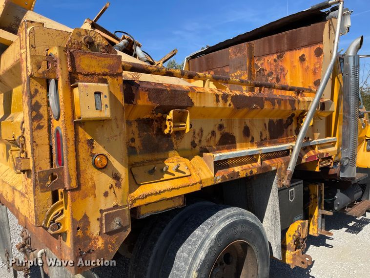 image for item DN7321 2005 International 7400  dump truck