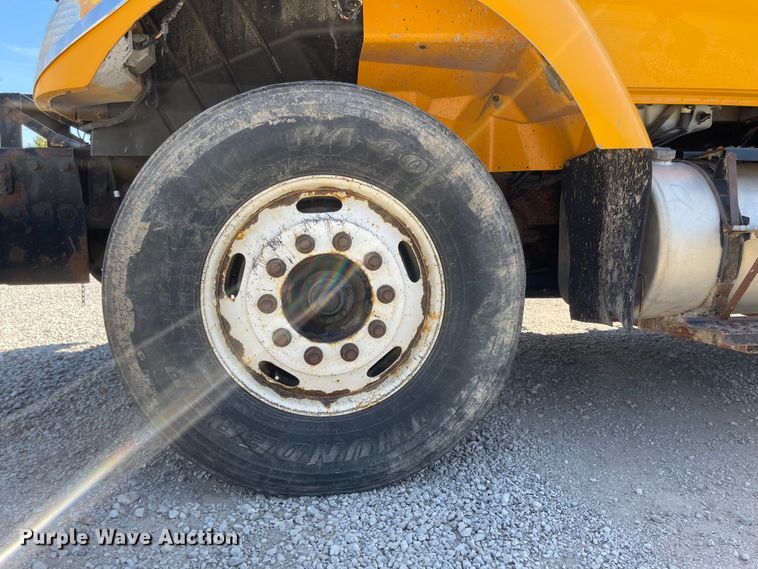 image for item DN7321 2005 International 7400  dump truck