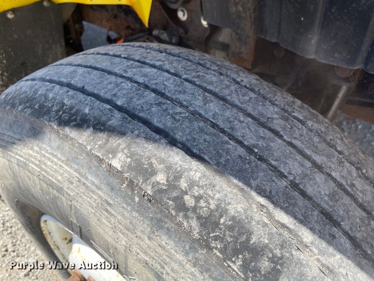 image for item DN7321 2005 International 7400  dump truck