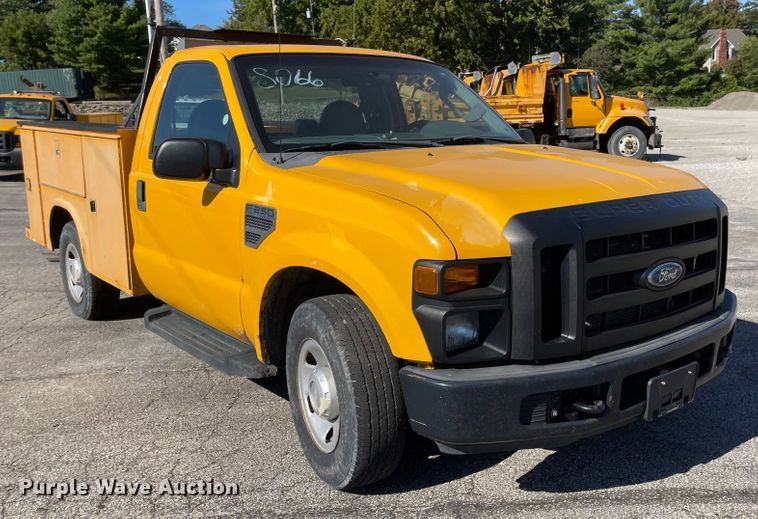 image for item DN7437 2008 Ford F250 Super Duty XL  utility bed pickup truck