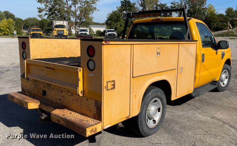 image for item DN7437 2008 Ford F250 Super Duty XL  utility bed pickup truck