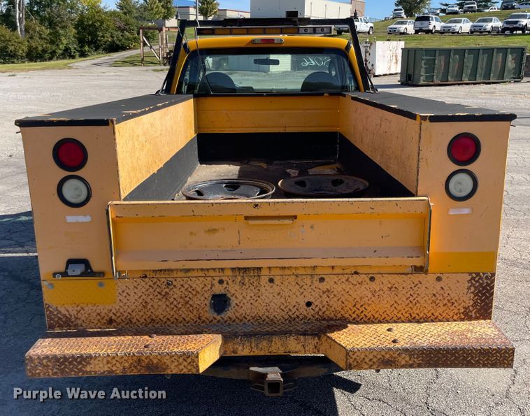 image for item DN7437 2008 Ford F250 Super Duty XL  utility bed pickup truck