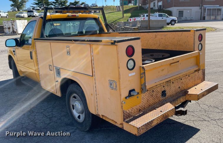 image for item DN7437 2008 Ford F250 Super Duty XL  utility bed pickup truck