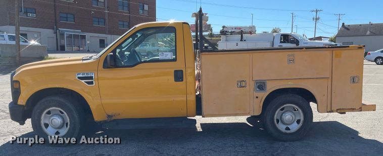 image for item DN7437 2008 Ford F250 Super Duty XL  utility bed pickup truck