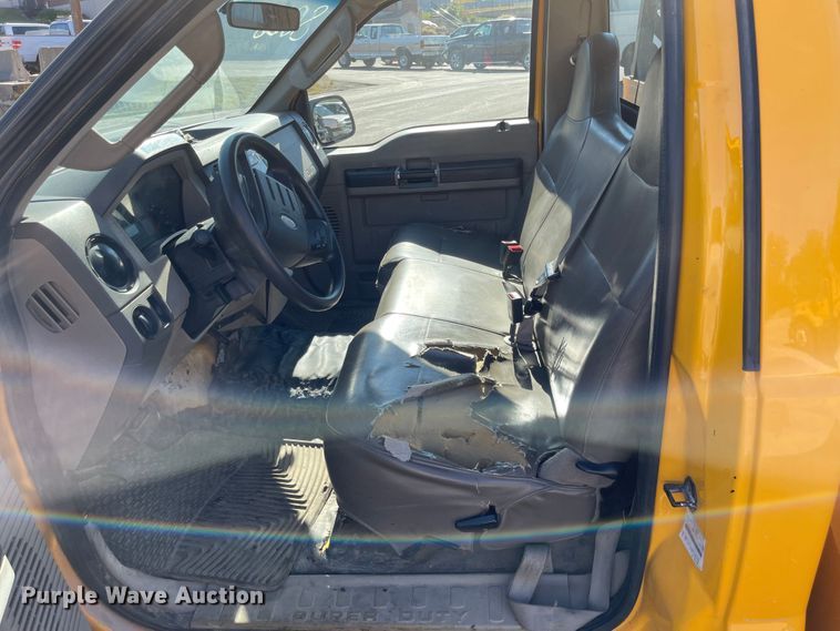 image for item DN7437 2008 Ford F250 Super Duty XL  utility bed pickup truck