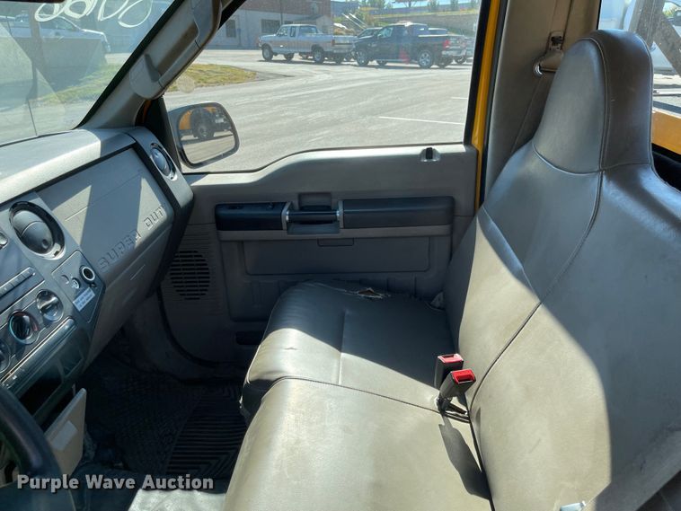 image for item DN7437 2008 Ford F250 Super Duty XL  utility bed pickup truck