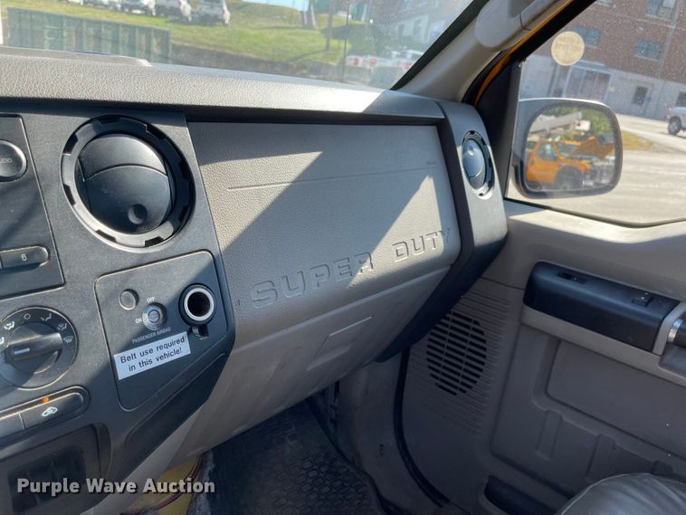 image for item DN7437 2008 Ford F250 Super Duty XL  utility bed pickup truck