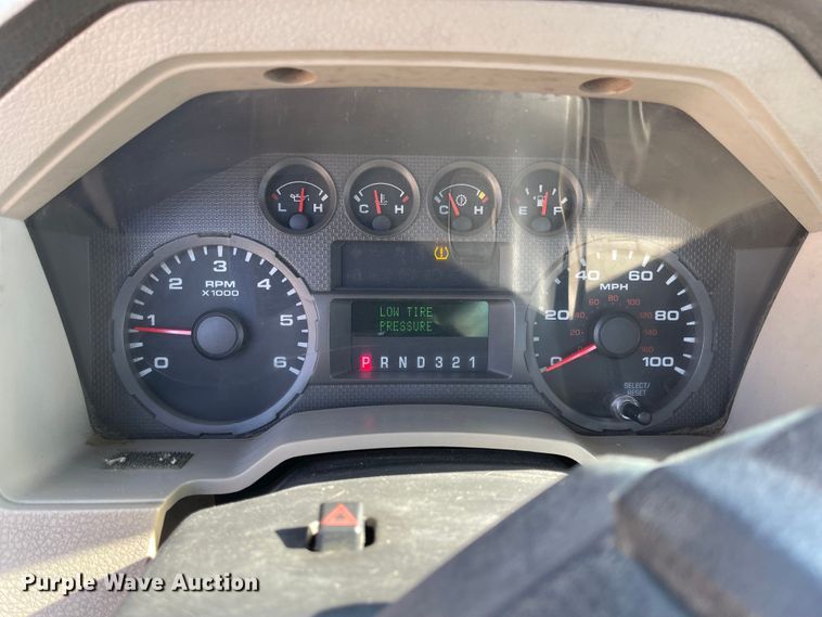 image for item DN7437 2008 Ford F250 Super Duty XL  utility bed pickup truck