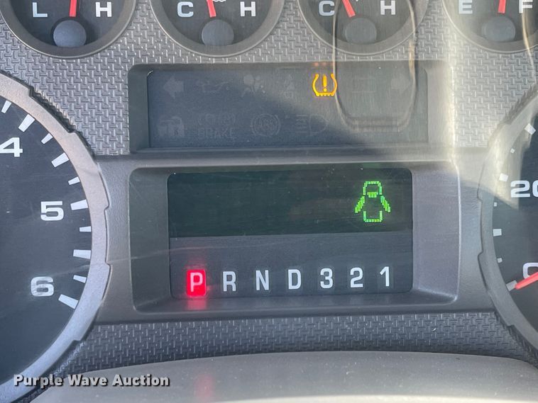 image for item DN7437 2008 Ford F250 Super Duty XL  utility bed pickup truck