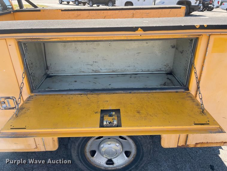 image for item DN7437 2008 Ford F250 Super Duty XL  utility bed pickup truck