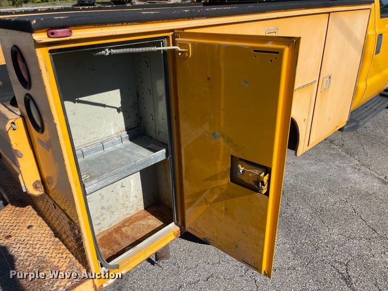 image for item DN7437 2008 Ford F250 Super Duty XL  utility bed pickup truck