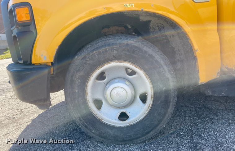 image for item DN7437 2008 Ford F250 Super Duty XL  utility bed pickup truck