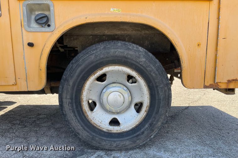 image for item DN7437 2008 Ford F250 Super Duty XL  utility bed pickup truck