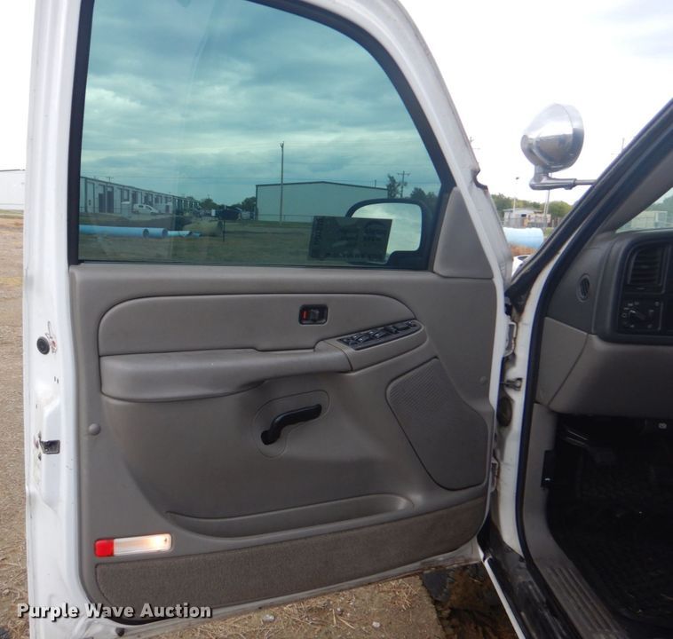 image for item DO1630 2004 Chevrolet Tahoe  SUV