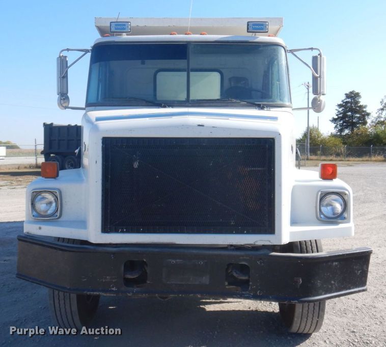 image for item DP0367 2000 Volvo WG  dump truck