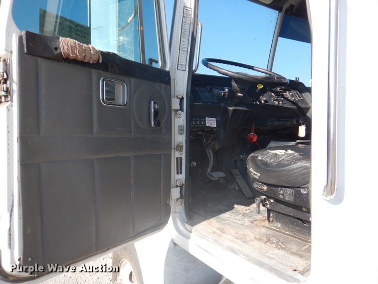 image for item DP0367 2000 Volvo WG  dump truck