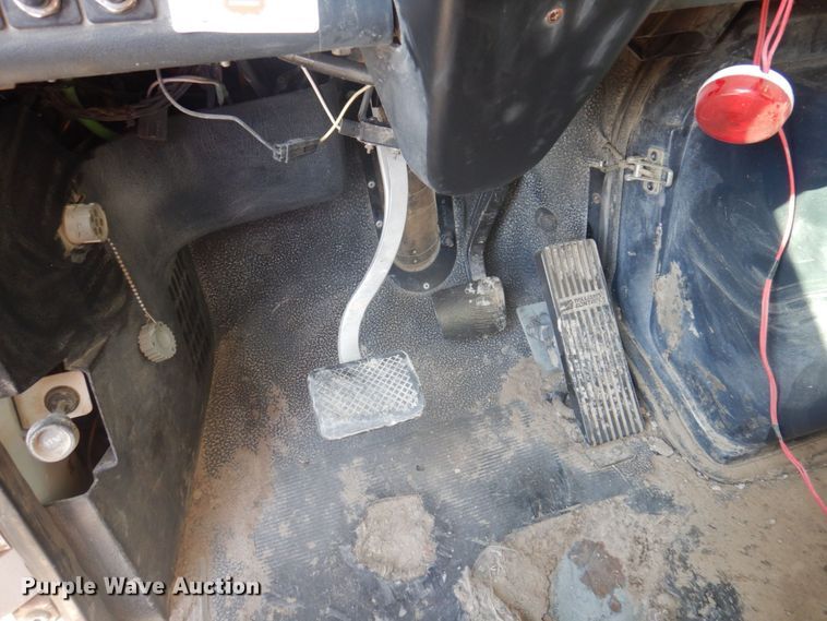 image for item DP0367 2000 Volvo WG  dump truck