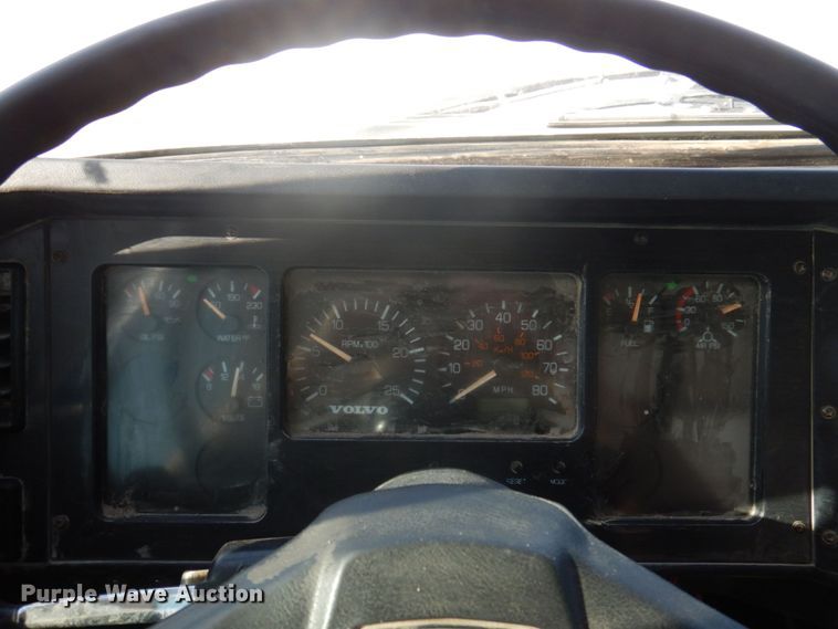 image for item DP0367 2000 Volvo WG  dump truck