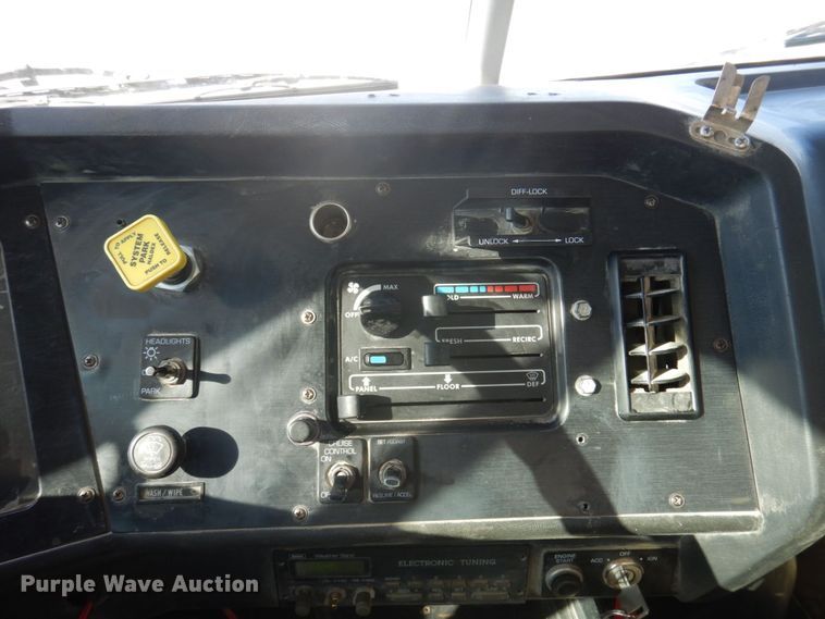 image for item DP0367 2000 Volvo WG  dump truck