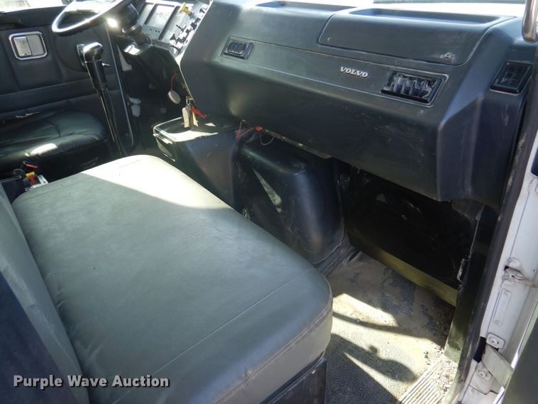 image for item DP0367 2000 Volvo WG  dump truck