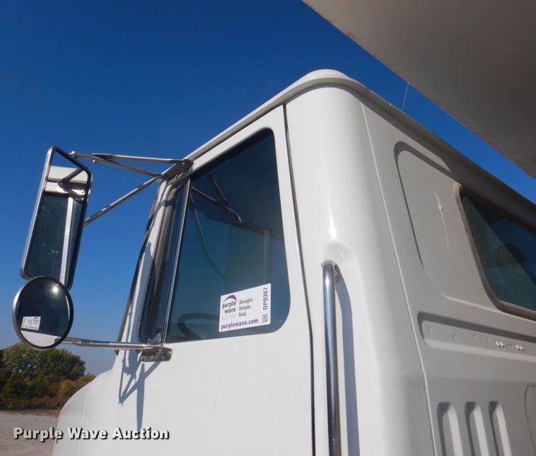 image for item DP0367 2000 Volvo WG  dump truck