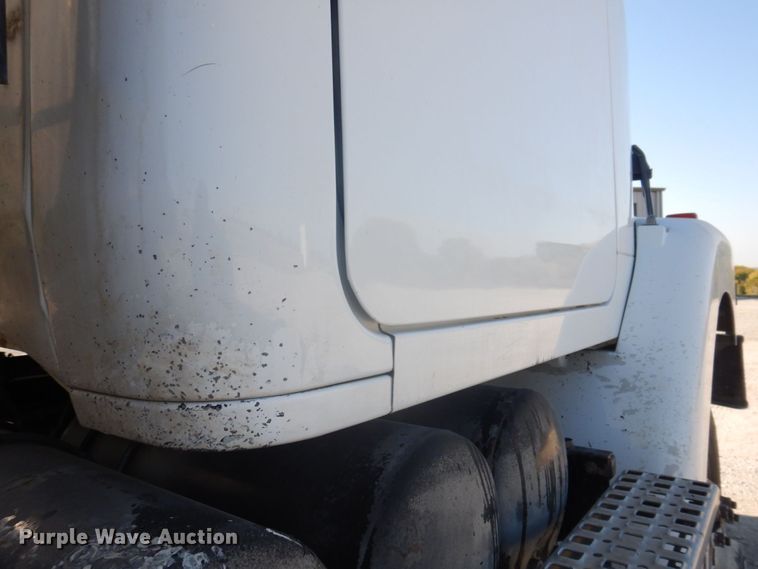 image for item DP0367 2000 Volvo WG  dump truck