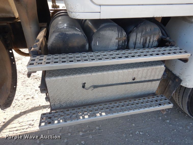 image for item DP0367 2000 Volvo WG  dump truck