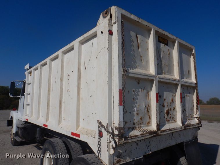 image for item DP0367 2000 Volvo WG  dump truck