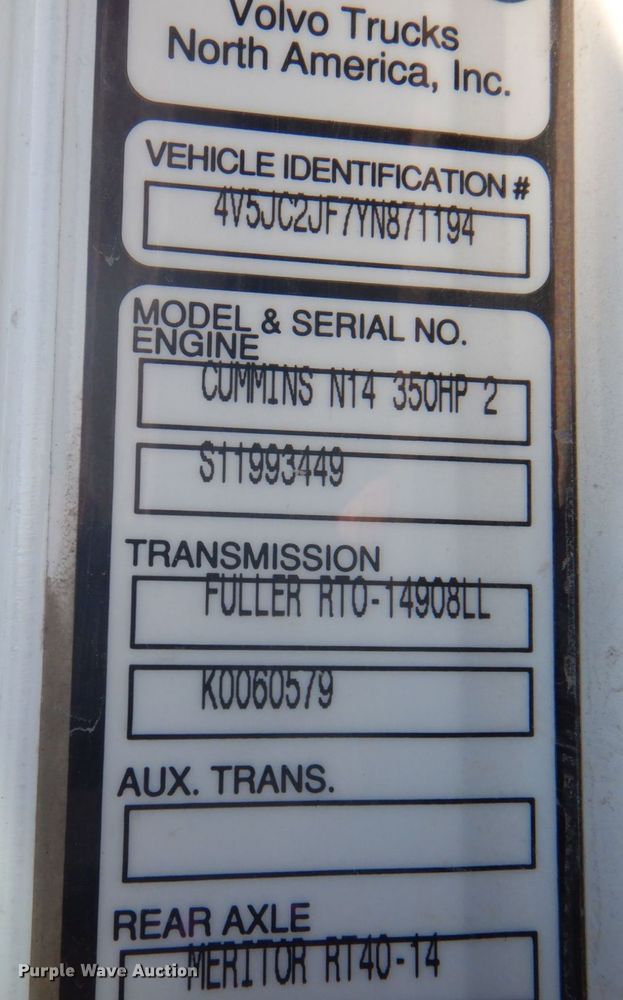 image for item DP0367 2000 Volvo WG  dump truck