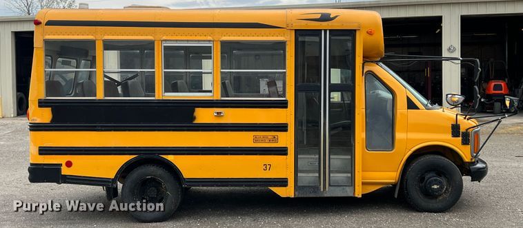 image for item HX9981 1998 Chevrolet Express G3500  school bus