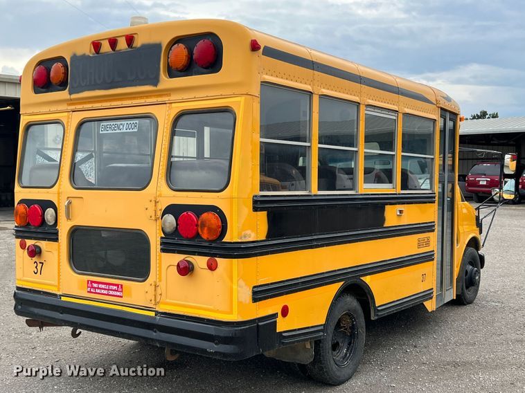 image for item HX9981 1998 Chevrolet Express G3500  school bus