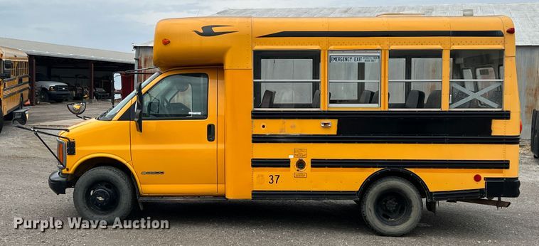 image for item HX9981 1998 Chevrolet Express G3500  school bus