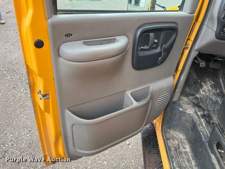 image for item HX9981 1998 Chevrolet Express G3500  school bus