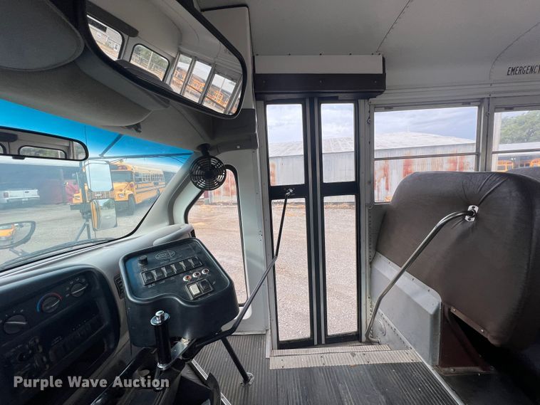 image for item HX9981 1998 Chevrolet Express G3500  school bus