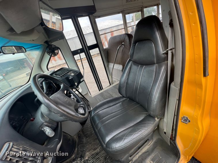 image for item HX9981 1998 Chevrolet Express G3500  school bus