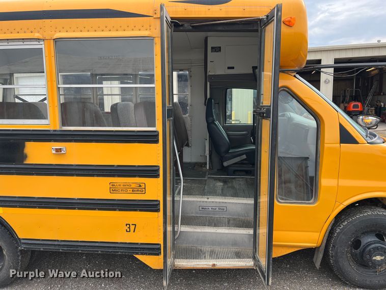 image for item HX9981 1998 Chevrolet Express G3500  school bus