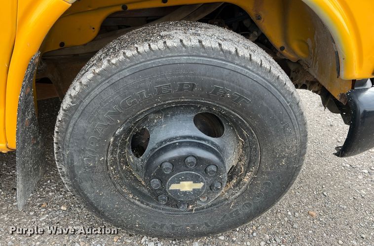 image for item HX9981 1998 Chevrolet Express G3500  school bus