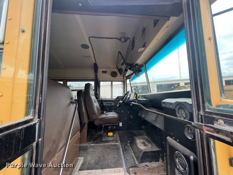 image for item HX9982 1997 Chevrolet B7 Bluebird  school bus