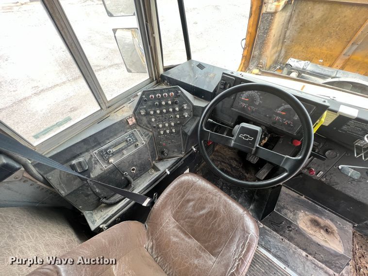 image for item HX9982 1997 Chevrolet B7 Bluebird  school bus