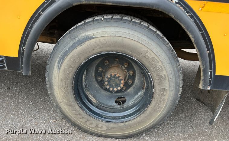 image for item HX9982 1997 Chevrolet B7 Bluebird  school bus