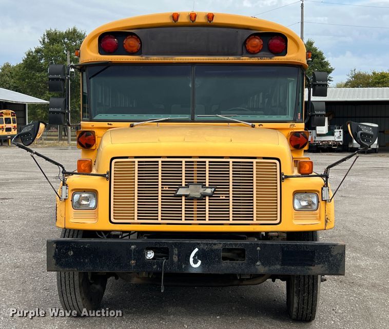 image for item HX9983 2002 Chevrolet B7000 Bluebird  school bus