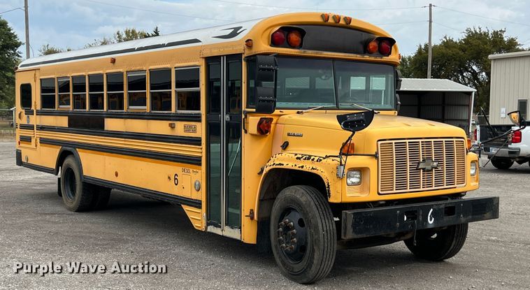 image for item HX9983 2002 Chevrolet B7000 Bluebird  school bus