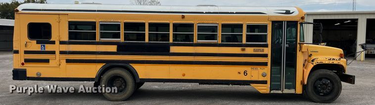 image for item HX9983 2002 Chevrolet B7000 Bluebird  school bus