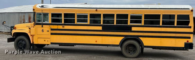 image for item HX9983 2002 Chevrolet B7000 Bluebird  school bus