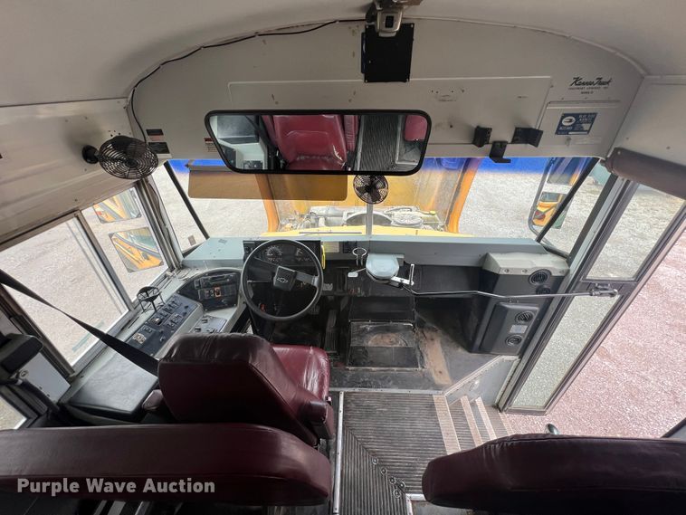 image for item HX9983 2002 Chevrolet B7000 Bluebird  school bus