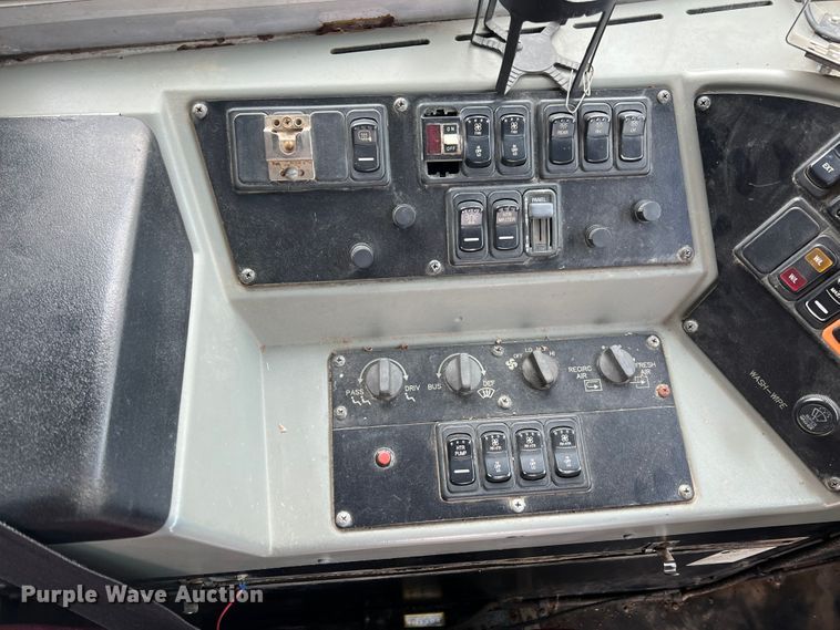 image for item HX9983 2002 Chevrolet B7000 Bluebird  school bus