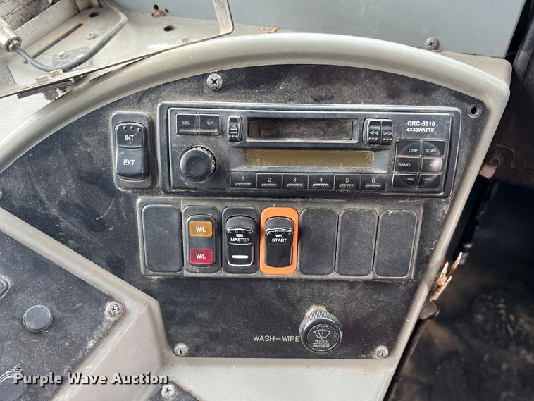 image for item HX9983 2002 Chevrolet B7000 Bluebird  school bus