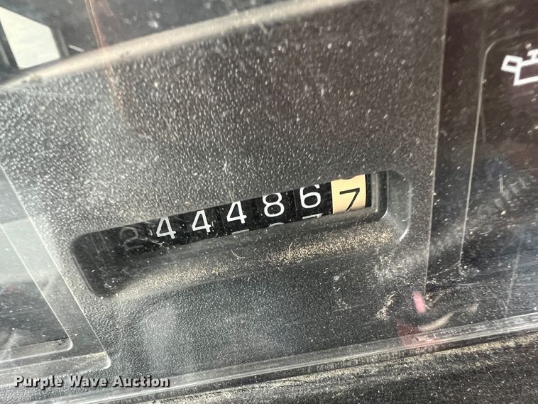 image for item HX9983 2002 Chevrolet B7000 Bluebird  school bus