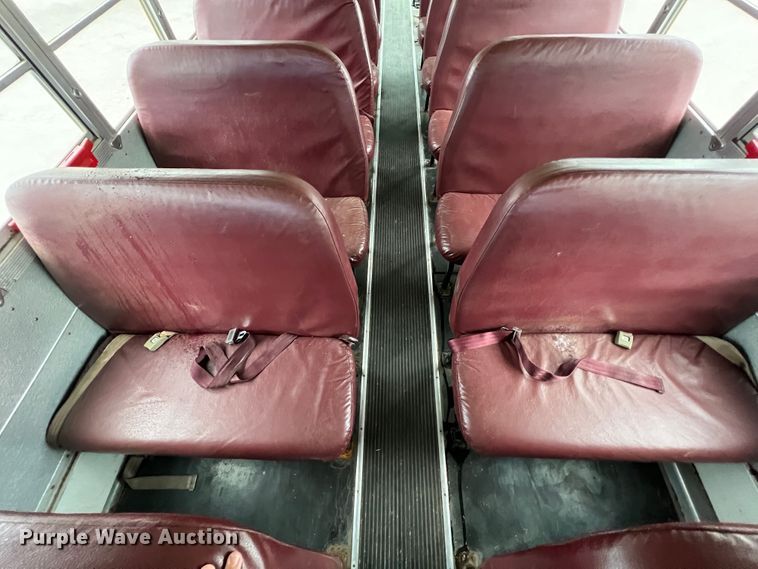 image for item HX9983 2002 Chevrolet B7000 Bluebird  school bus