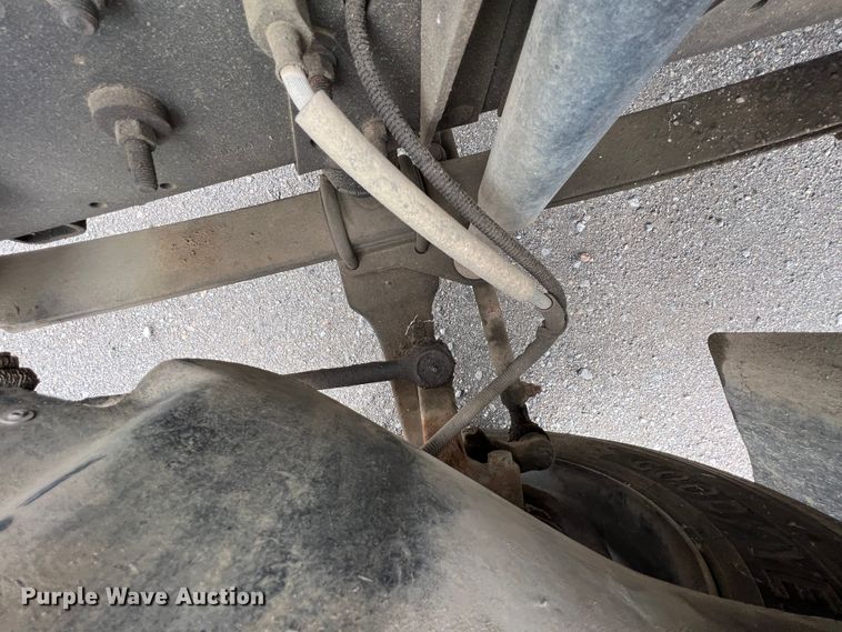 image for item HX9983 2002 Chevrolet B7000 Bluebird  school bus